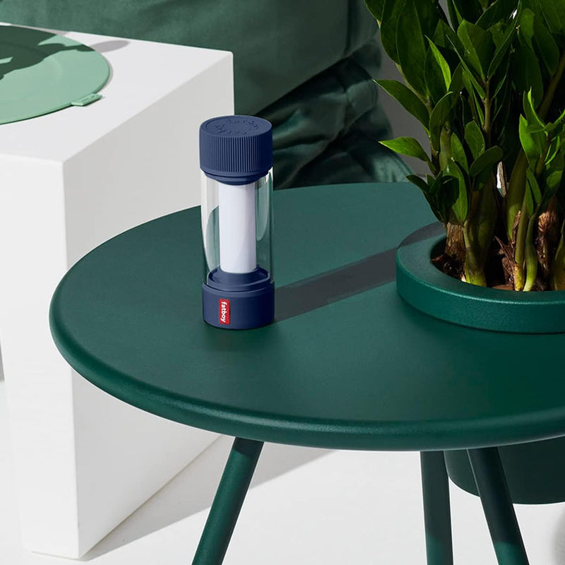 Fatboy® Tjoepke in Grau Blau | Aufladbare LED-Outdoor-Lampe | Dimmbare LED-Tischlampe mit Akku