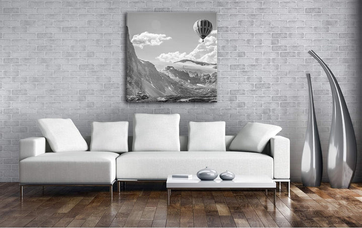 deyoli Heissluftballons im malerischen Gebirge Format: 70x70 Effekt: Schwarz&Weiss als Leinwandbild,