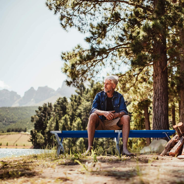 GOODS+GADGETS Faltbares Army Feldbett aus Aluminium - klappbares Campingbett & Gästebett Grün, Grün