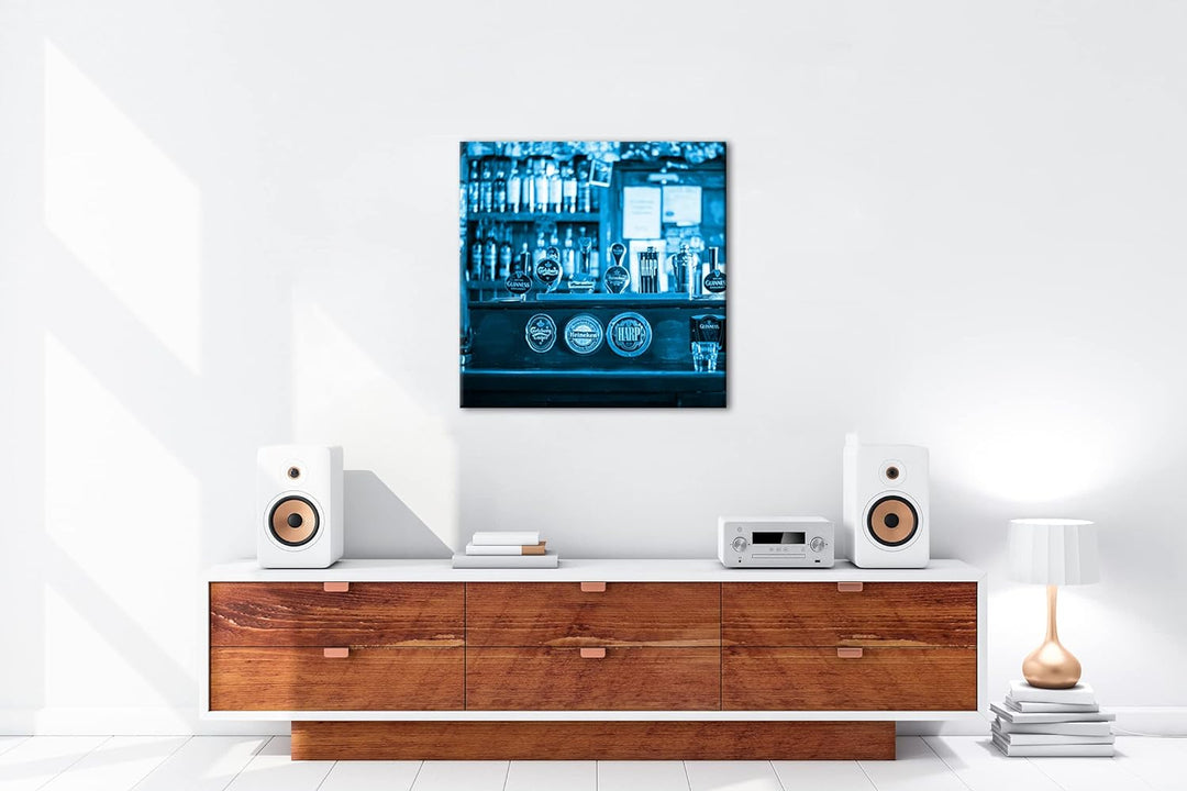 deyoli Theke in einem Irischen Bar Format: 70x70 Effekt: Monocrome Blau als Leinwandbild, Motiv fert