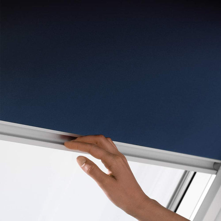 VELUX Orignal Verdunkelungsrollo DKL 204 1100S/Bedienart : Manuell/Farbe : Uni Dunkelblau/Fenstergrö