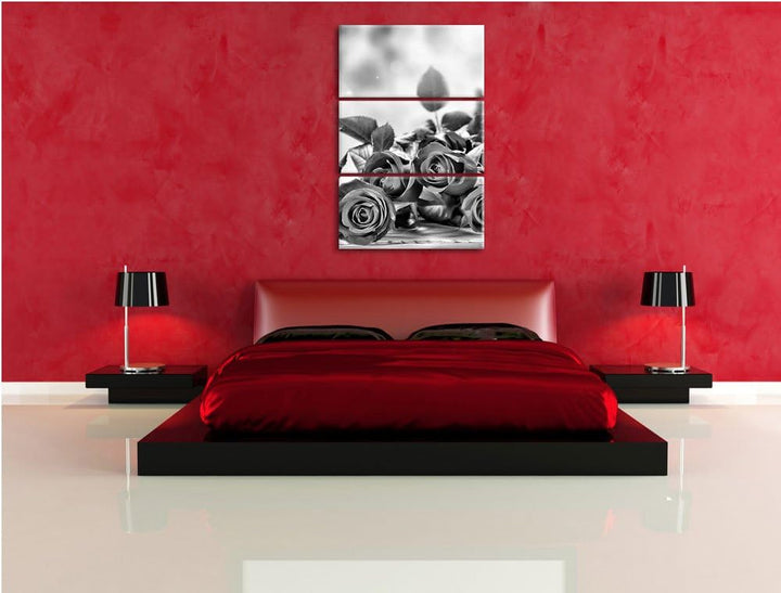 Pixxprint Rosenstrauss auf Holztisch als Leinwandbild/Grösse: 3 Teilig (120x80) / Wandbild/Kunstdruc