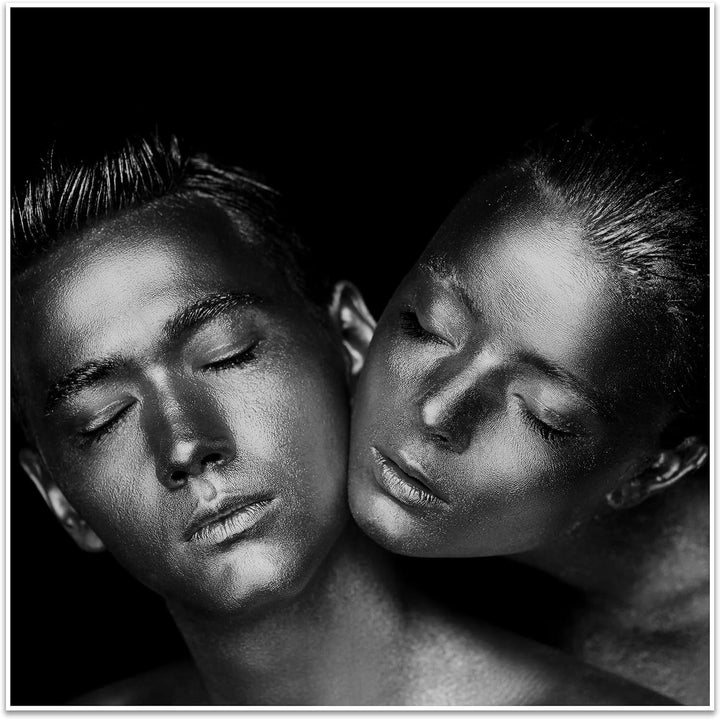 wandmotiv24 Poster als Wanddeko, Grösse 50x50cm, sinnliches Paar Foto, Models, Schwarz Weiss, Silber