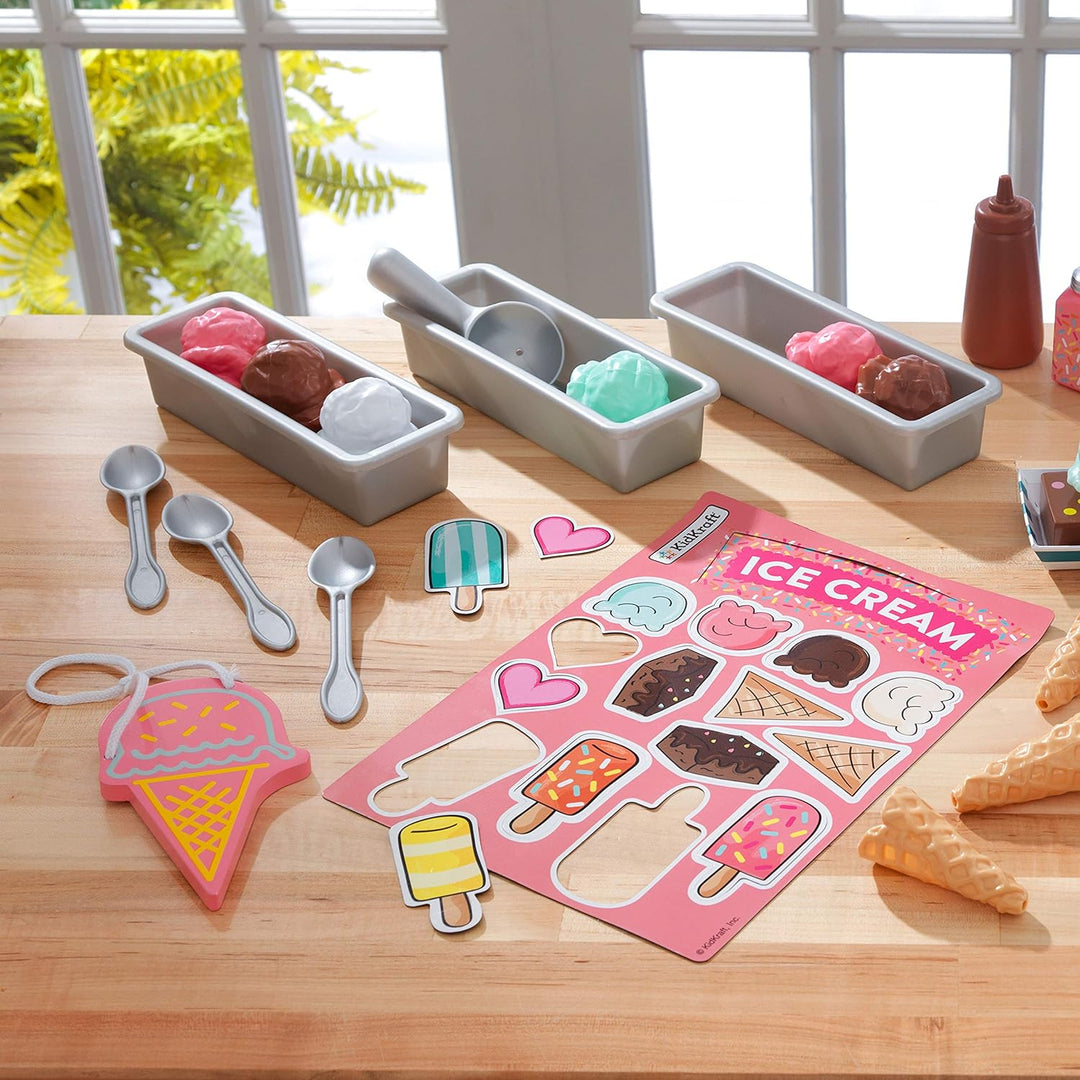 KidKraft Eisdielen Spielset mit Eistüten, Brownies und Magneten für die Kinderküche, Spielzeuglebens