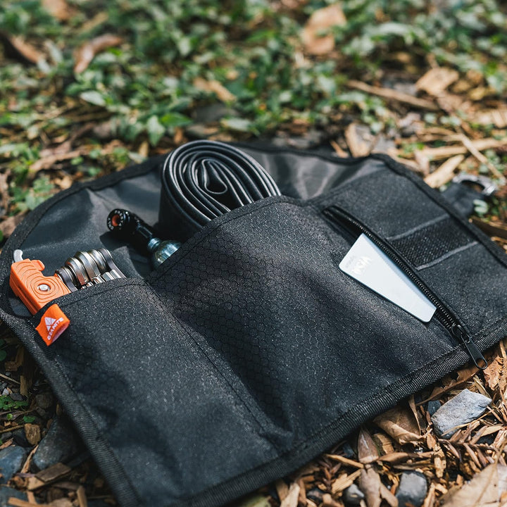 Granite Quiver Werkzeug-Rolltasche für Gravel-, Road- und Mountainbikes. Mit Roll-Up-System und Dial