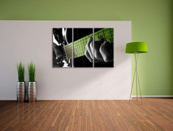 Mann spielt auf E-Gitarre schwarz/weiss 3-Teiler Leinwandbild 120x80 Bild auf Leinwand, XXL riesige