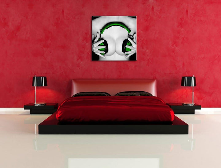 Dark Sexy Girl grüne Kopfhörer schwarz/weiss, Format: 70x70 auf Leinwand, 70x70