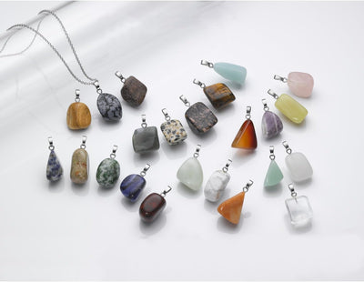 VALIOSA Merry Christmas Mode-Schmuck Adventskalender mit Halskette + 23 individuelle Anhänger aus Ha