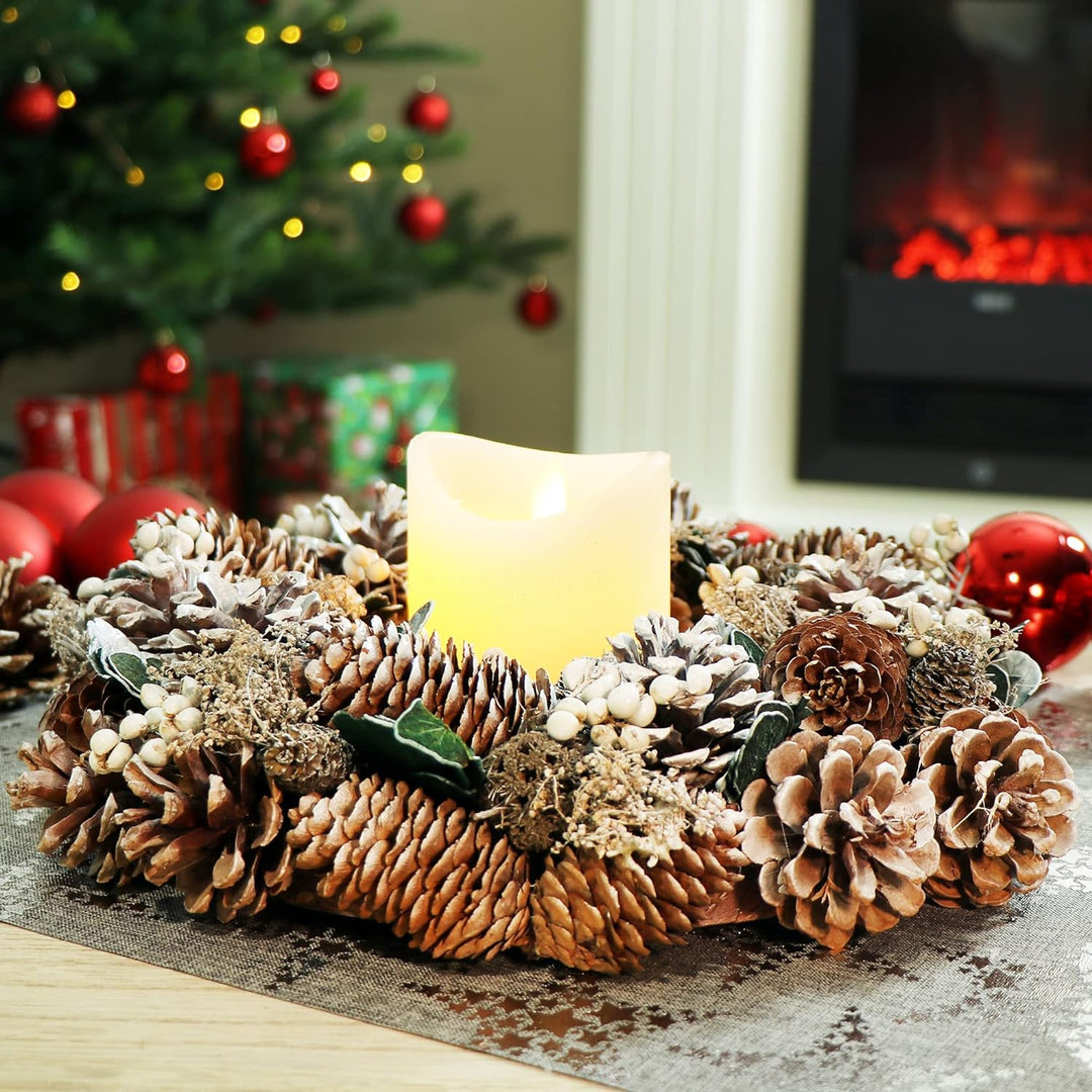 COM-FOUR® Türkranz Weihnachten - Adventskranz mit Mehreren Zapfenarten und weissen Beeren - Dekokran