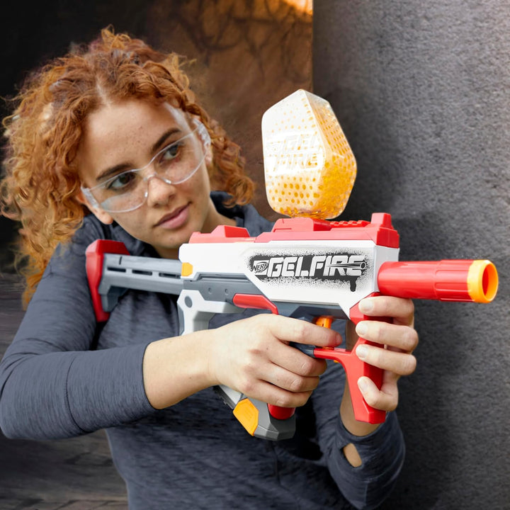 Nerf Pro Gelfire Mythic Blaster, 1600 hydrierte Gelfire Kugeln, Kugelmagazin für 800 Kugeln, mit Akk