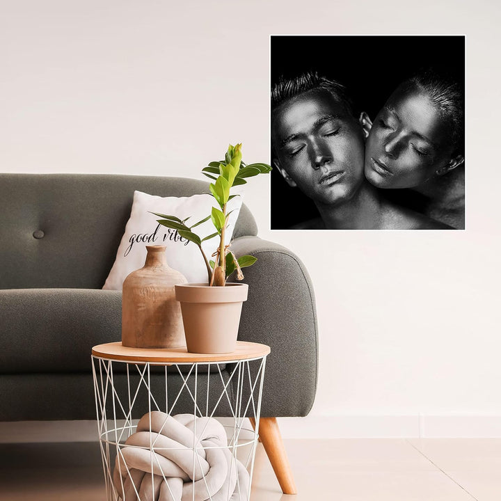 wandmotiv24 Poster als Wanddeko, Grösse 50x50cm, sinnliches Paar Foto, Models, Schwarz Weiss, Silber