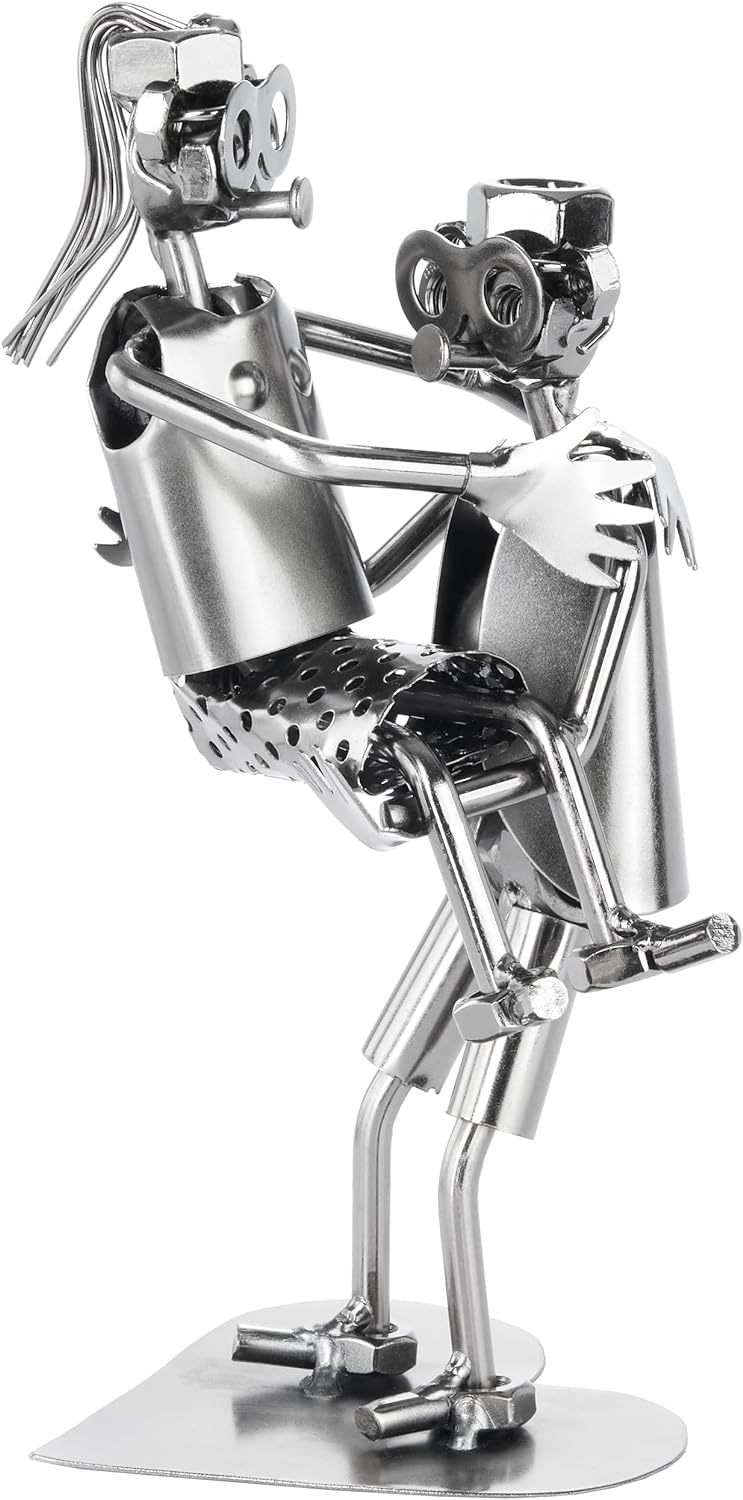 BRUBAKER Schraubenmännchen Liebespaar - Frau auf den Armen des Mannes - Eisenfigur Metallmännchen -