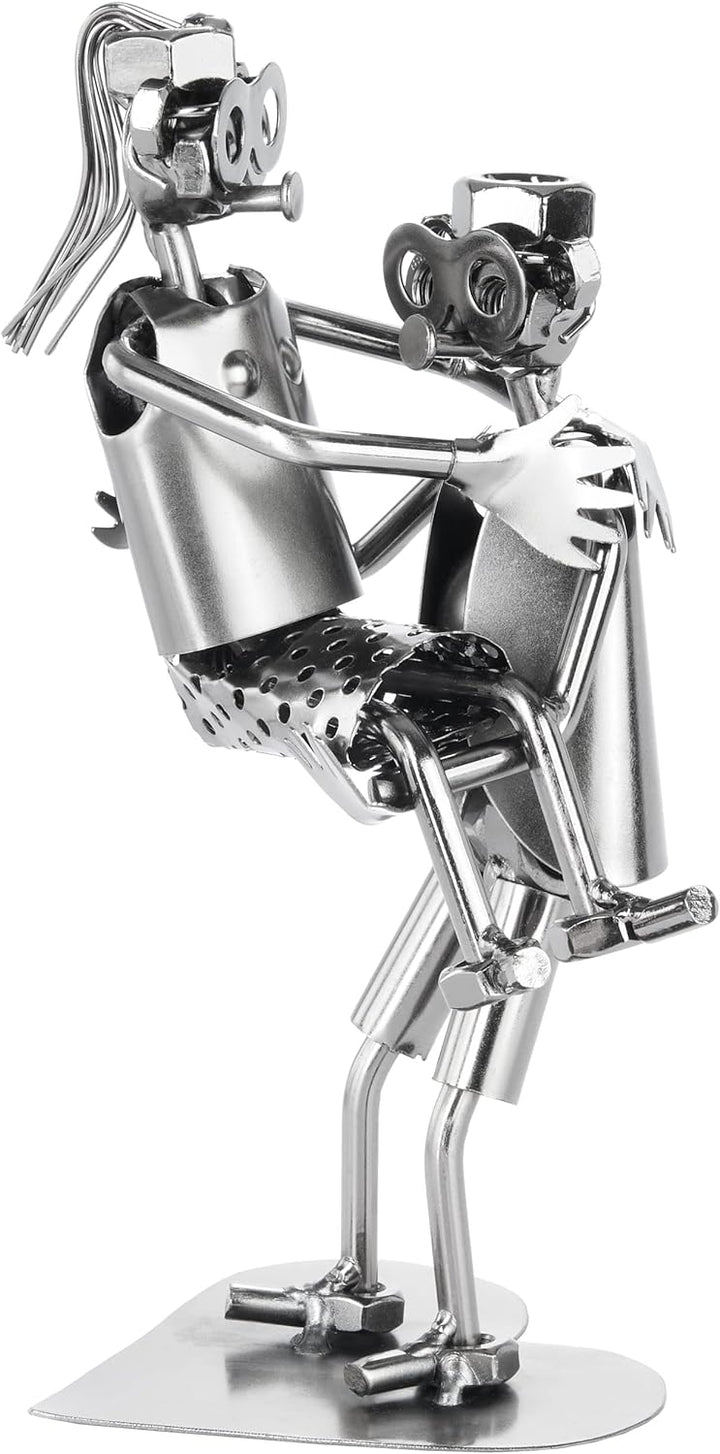 BRUBAKER Schraubenmännchen Liebespaar - Frau auf den Armen des Mannes - Eisenfigur Metallmännchen -
