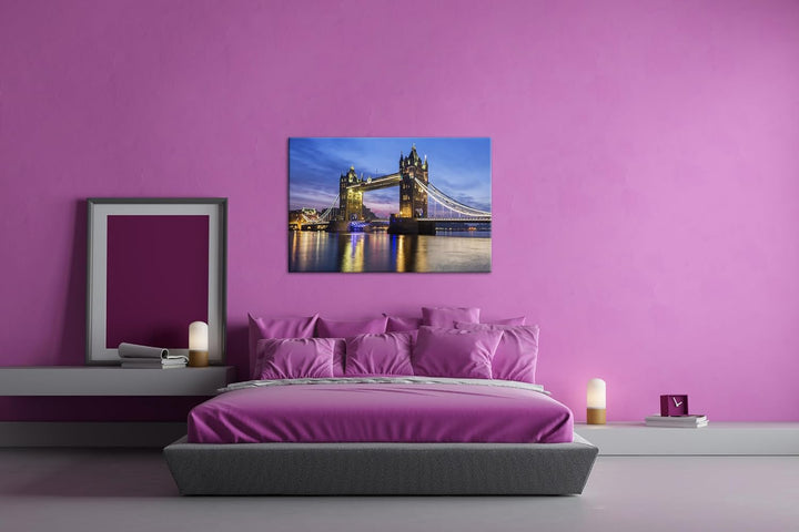 leuchtende Tower Bridge in London Format: 80x60 cm als Leinwandbild, Motiv fertig gerahmt auf Echtho