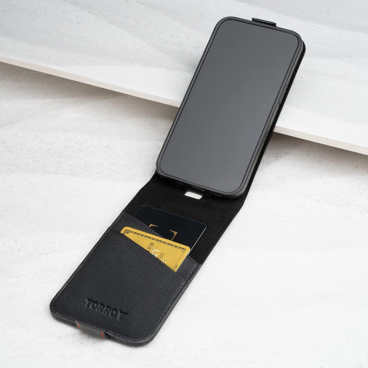 TORRO Leder Klapphülle kompatibel mit iPhone 14 - Echtes Leder MagSafe kompatible Handyhülle mit Kar