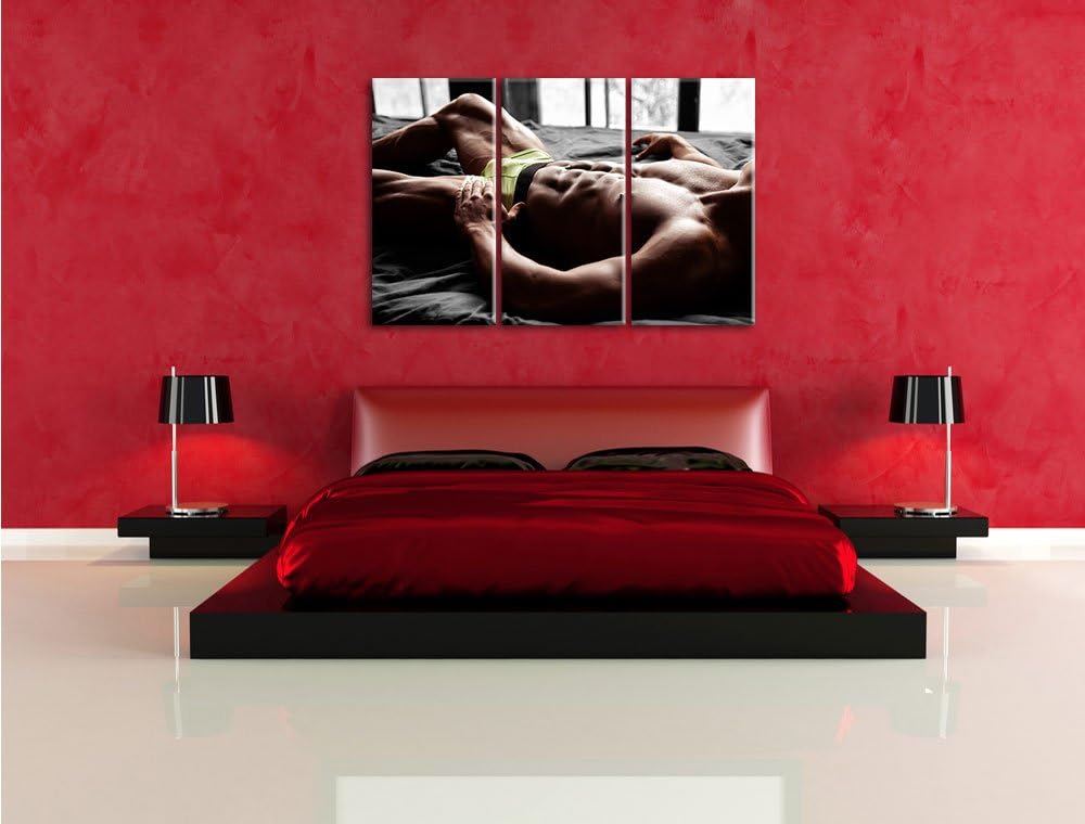 Pixxprint Muskulöser Mann im Bett B&W Detail 3-Teiler Leinwandbild 120x80 Bild auf Leinwand