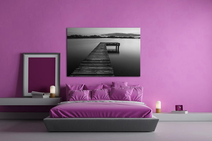 deyoli Bootssteg am ruhigem See Effekt: Schwarz/Weiss Format: 60x40 als Leinwand, Motiv fertig gerah