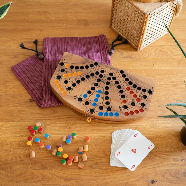 LOGOPLAY Tock für 4 oder 6 Spieler - Gesellschaftsspiel mit Spielkarten - Brettspiel aus Holz mit zu