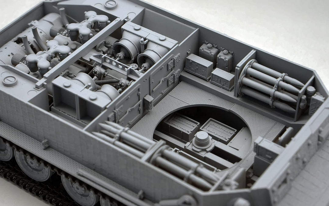Amusing Hobby 35A051 PzKpfwg.VI Tiger(P) 003 mit Zimmerit und Full Interior - Massstab 1:35 Modellba