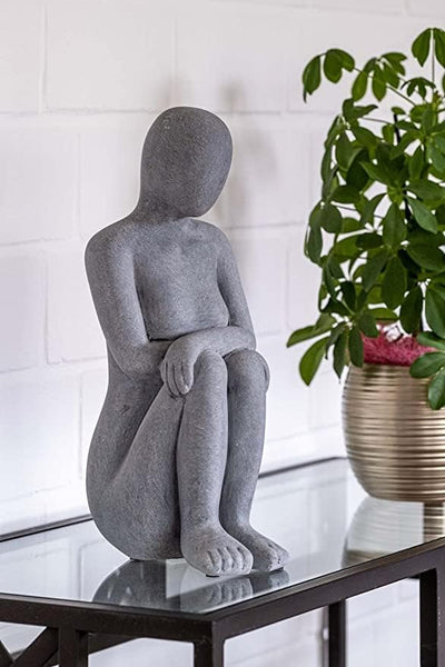 IDYL Moderne Skulptur Figur Sandsteinguss Denkende Frau | wetterfest | grau | 20x16x42 cm | Dekorati