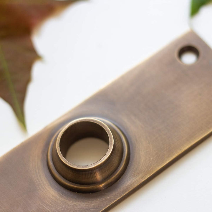 Antikas - Retro Türbeschlag, Langschild "CAVO" in Messing patiniert, PZ72