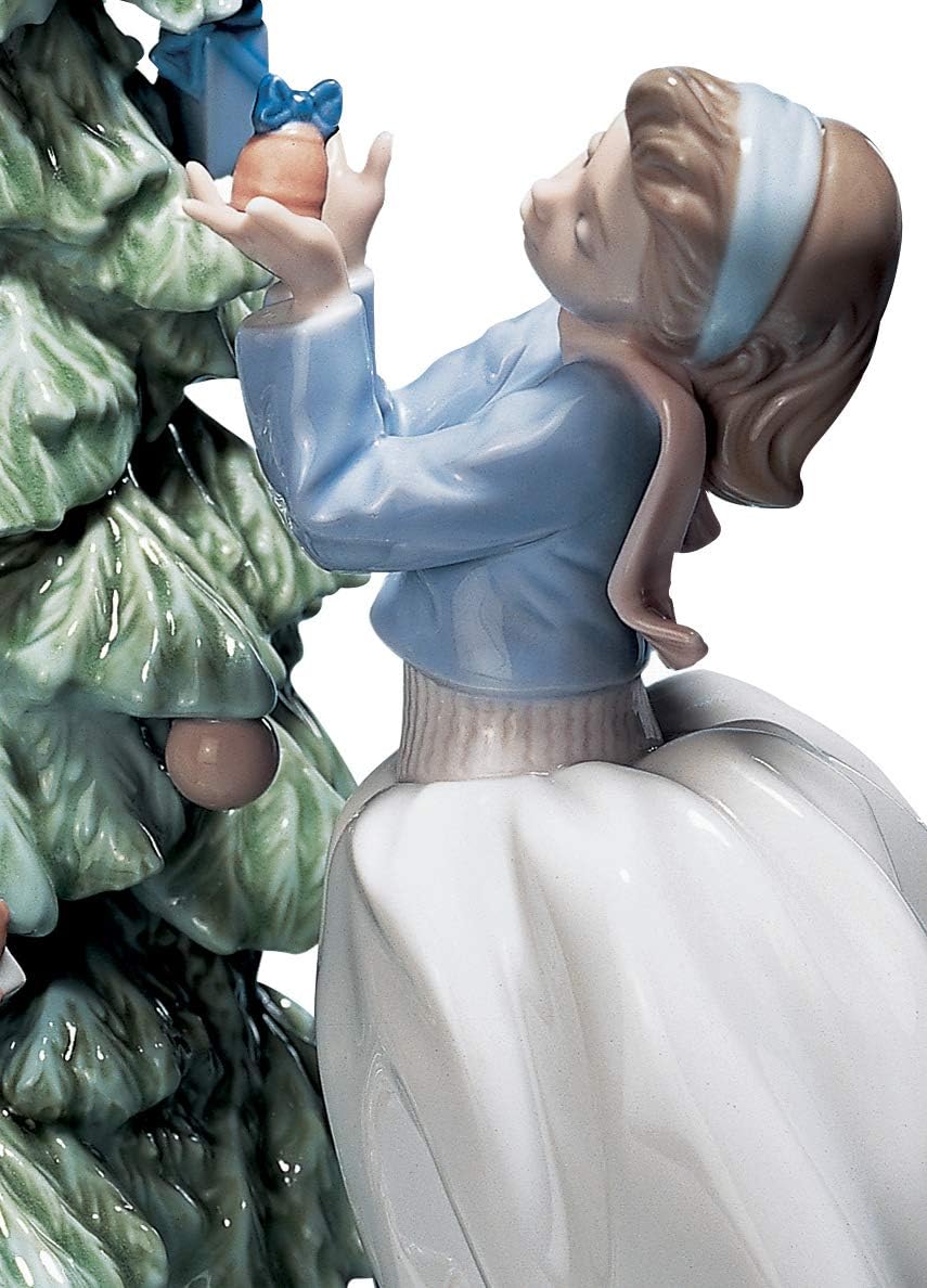 LLADRÓ Figur Den Weihnachtsbaum Schmücken. Weihnachtsbaum. Porzellan.