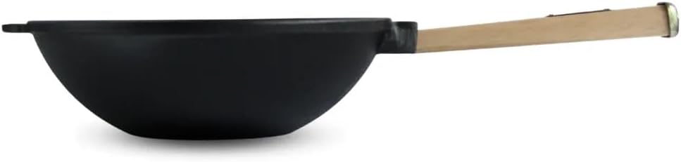 4BIG.fun Wok Bratpfanne 26 cm 2,8 L aus Gusseisen mit Holzgriff Outdoor Stielpfanne Camping Grillpfa