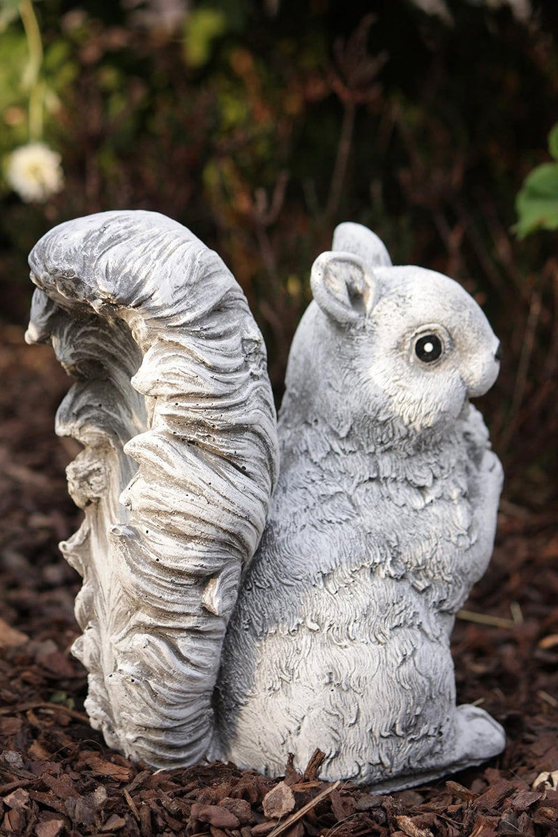 Steinfigur Eichhörnchen stehend, Frost- und wetterfest bis -30°C, massiver Steinguss