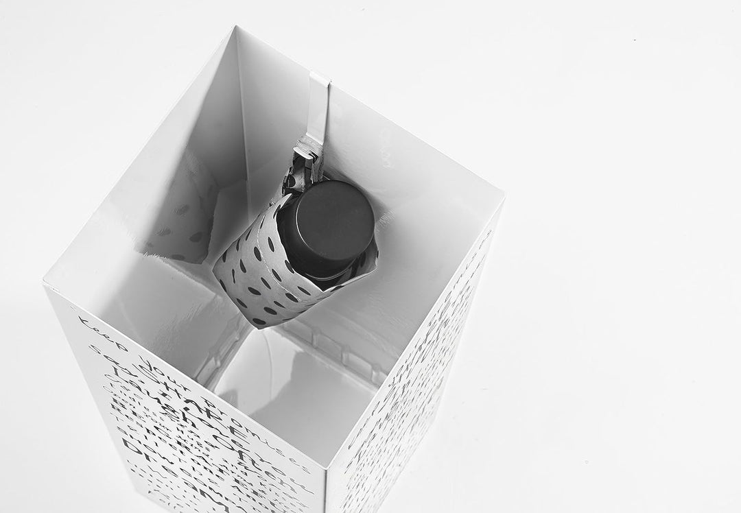 Kobolo Moderner Schirmständer Design mit Sprüchen aus wessem Metall