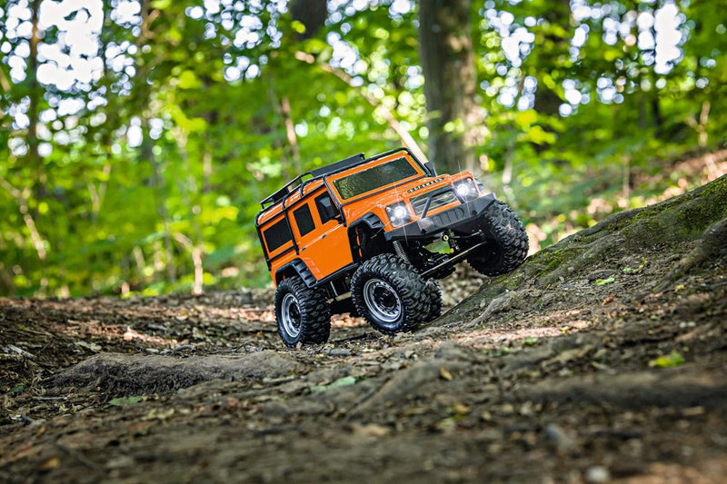 Carson – Land Rover Defender 1:8 – RC-Geländewagen, bis zu 20 km/h schnell, 100% RTR, ferngesteuert,