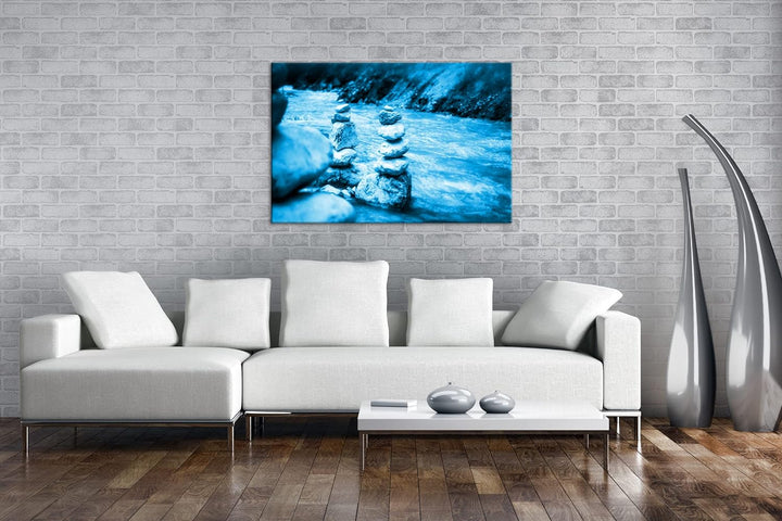 deyoli gestapelte Steine am Flussufer Format 80x60 Effekt: Monocrome Blau als Leinwandbild, Motiv fe