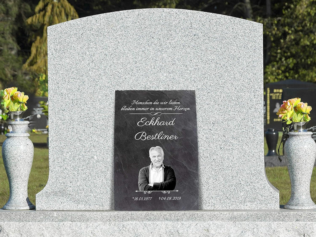 wandmotiv24 Schiefertafel Trauer, Gedenktafel Verstorbene Hochformat 20x30cm Personalisiert Name + D