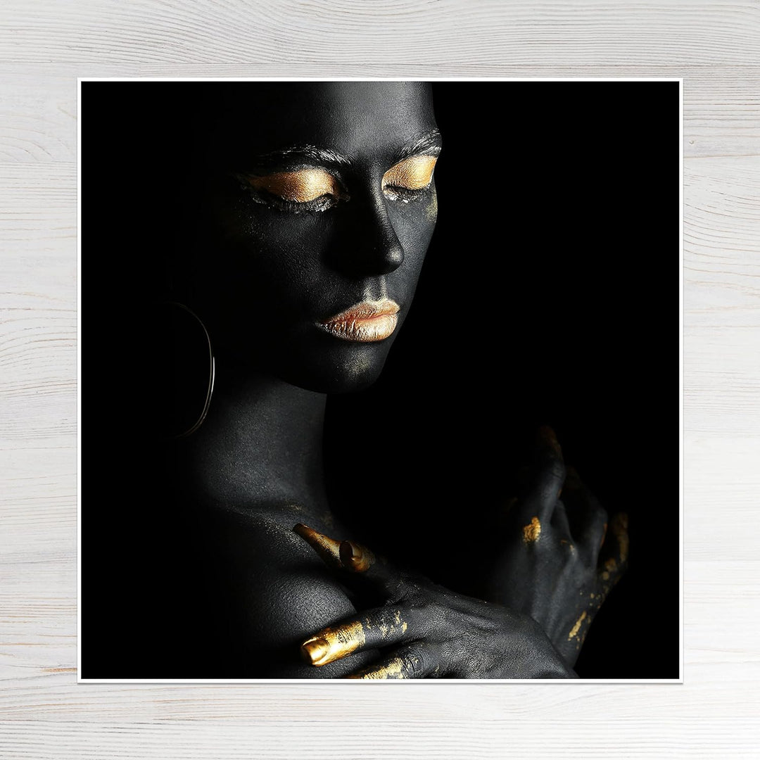 wandmotiv24 Poster als Wanddeko, Grösse 50x50cm, Gold Collection, Frau in Schwarz, goldene Highlight