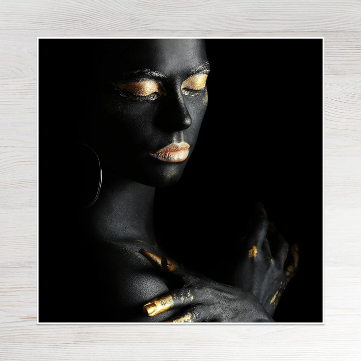 wandmotiv24 Poster als Wanddeko, Grösse 50x50cm, Gold Collection, Frau in Schwarz, goldene Highlight