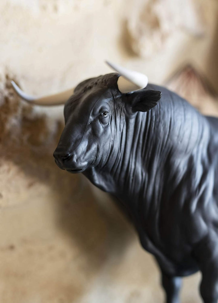 LLADRÓ Figur Kampfstier. Bull. Porzellan.