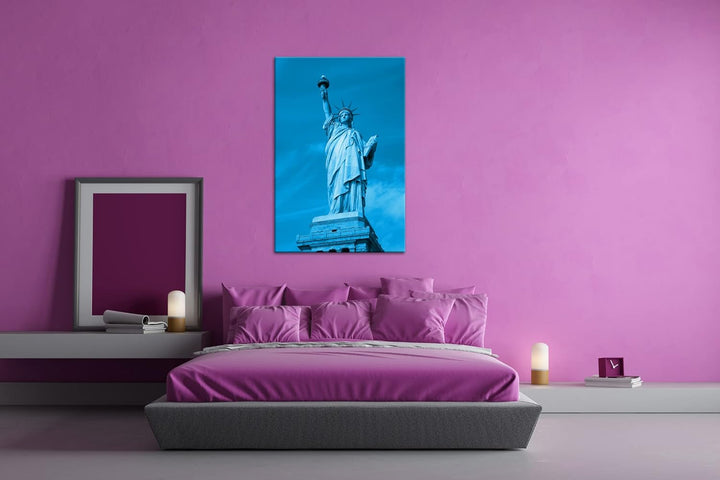 deyoli Die gigantische Freiheitsstatue Format 80x60 Effekt: Monocrome Blau als Leinwandbild, Motiv f
