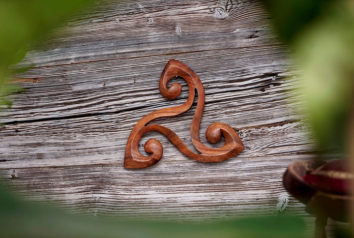Windalf Pagan Celtic Holzbild Sheena Ø 30 cm Keltische Triskele als Wandornament Fairy Bohemian Gesc