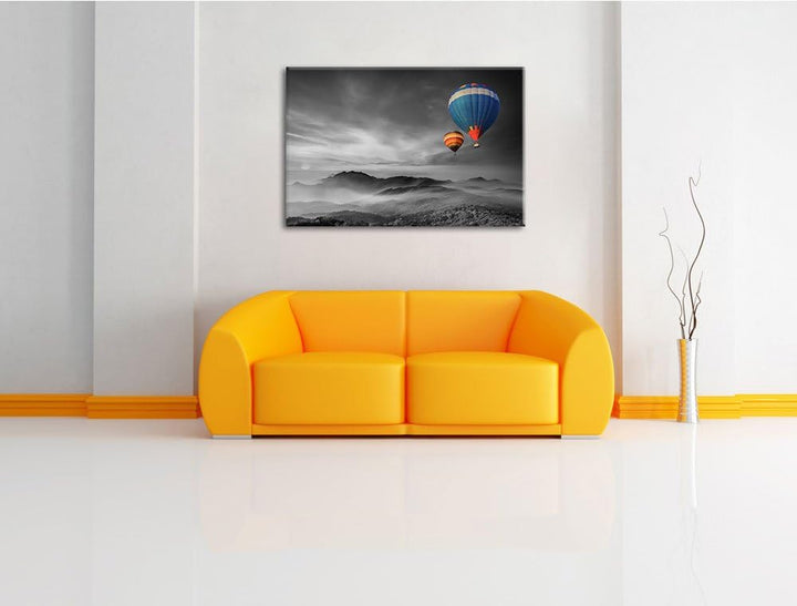 Heissluftballons über den Wäldern der Alpen schwarz/weiss Format: 100x70 auf Leinwand, XXL riesige B