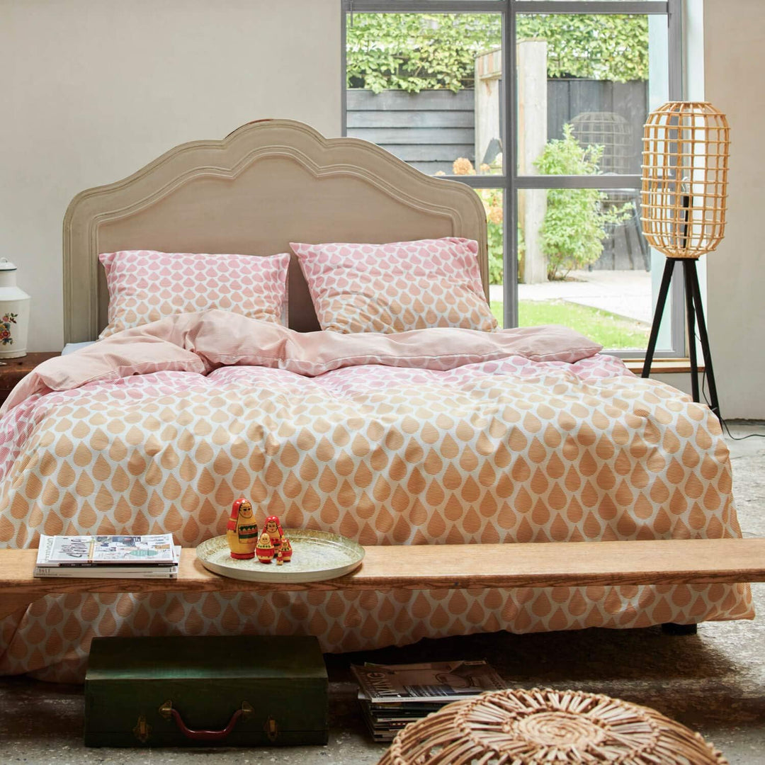 Esprit Satinbettwäsche Rainns I Farbe Pink I 200x220 2x80x80 cm I Tropfen auf weissem Grund I Reine