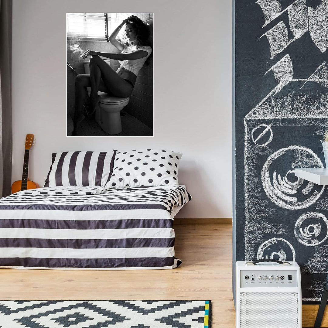 wandmotiv24 Poster als Wanddeko, Grösse Din A1, Model rauchend im Bad, Frau, Fotografie, Schwarz Wei
