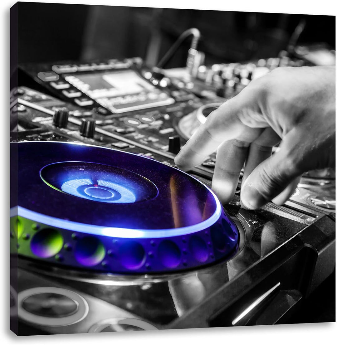 Pixxprint DJ bei der Arbeit am Plattenteller schwarz/weiss, Format: 70x70 auf Leinwand, 70x70